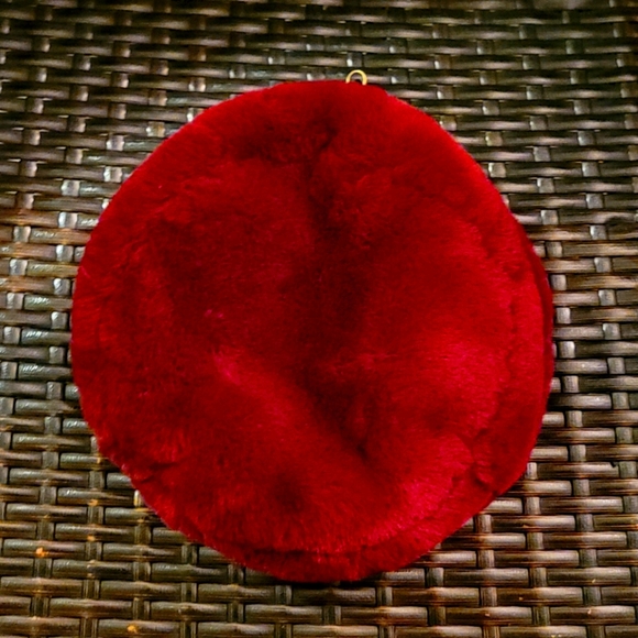 Velvet Cake puff tote with gold chain! - Picture 1 of 4